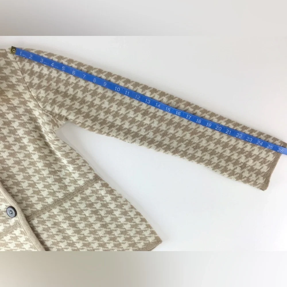 A. IDA Made in Italy Houndstooth Tan Button Down Sweater | Medium